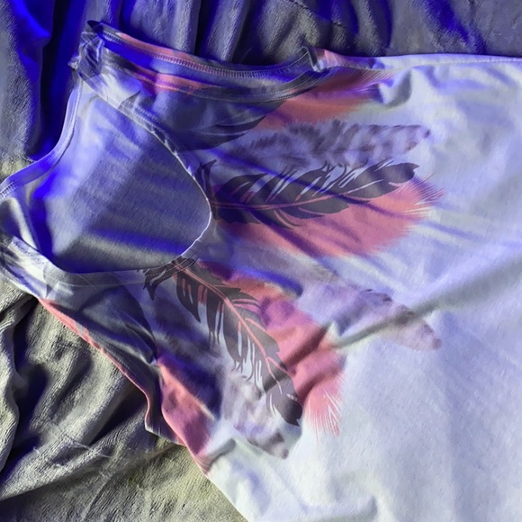 Pink/Grey/White feather top, Size M - Picture 4 of 5